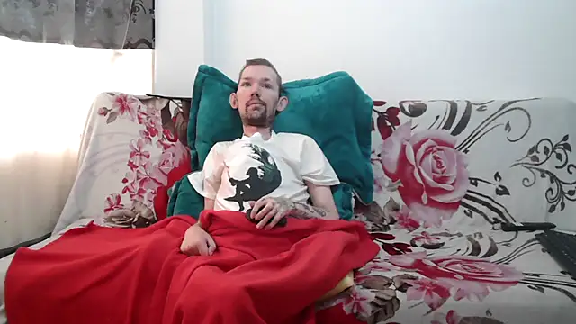 Snapshot of Sophia_and_Thomas chatting on 05/11/26, 03:07 Sophia and Thomas online show from 05/11/26, 03:07