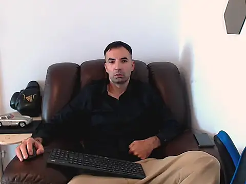 Leo 1617 online show from 10/10/25, 10:25