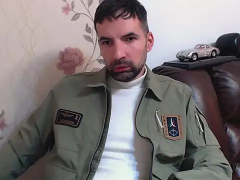 Snapshot of Leo_1617 chatting on 03/25/26, 06:25 Leo 1617 online show from 03/25/26, 06:25