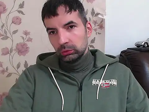 Snapshot of Leo_1617 chatting on 04/04/26, 02:25 Leo 1617 online show from 04/04/26, 02:25