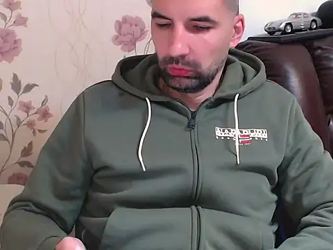 Snapshot of Leo_1617 chatting on 04/07/26, 07:14 Leo 1617 online show from 04/07/26, 07:14
