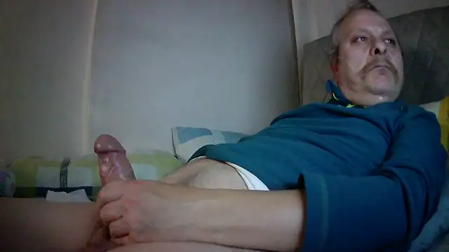 Snapshot of amylrmm1903 chatting on 01/19/25, 06:32 amylrmm1903 online show from 01/19/25, 06:32