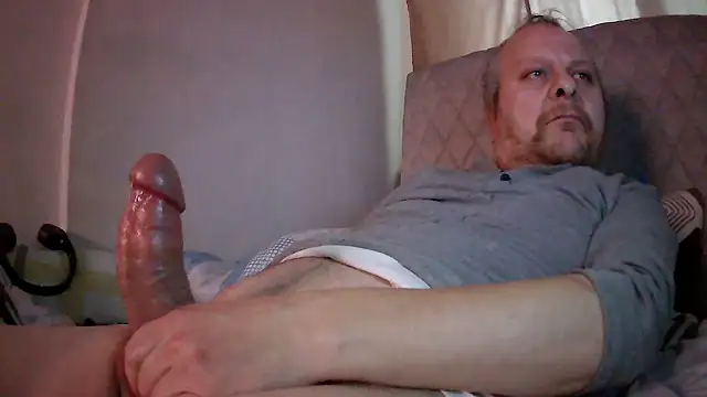 Snapshot of amylrmm1903 chatting on 02/23/25, 12:37 amylrmm1903 online show from 02/23/25, 12:37