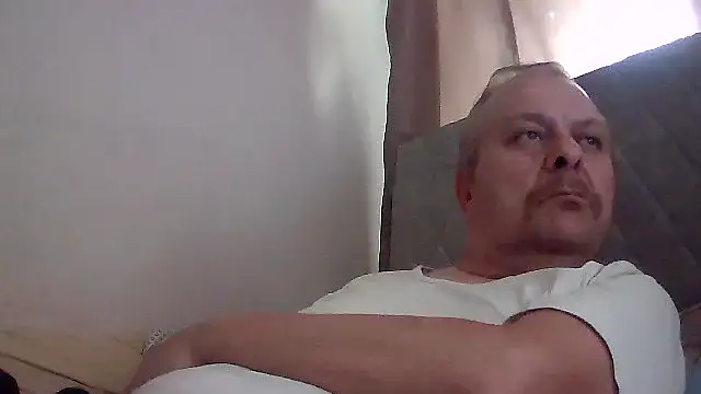 Snapshot of amylrmm1903 chatting on 09/21/25, 12:40 amylrmm1903 online show from 09/21/25, 12:40