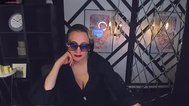 Queen Anna  online show from 01/15/25, 02:06