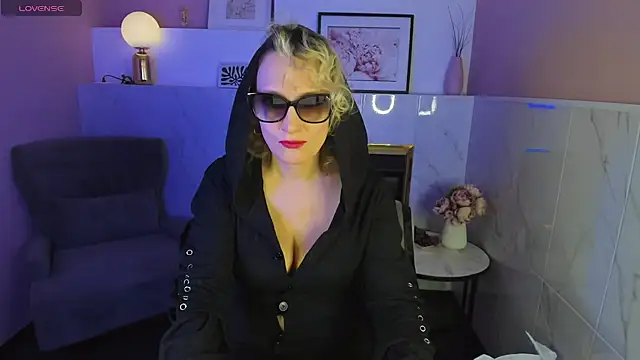 Queen Anna  online show from 01/23/25, 01:45