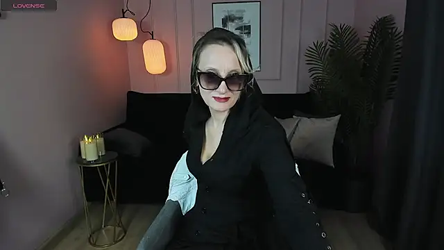 Queen Anna  online show from 01/30/25, 11:55