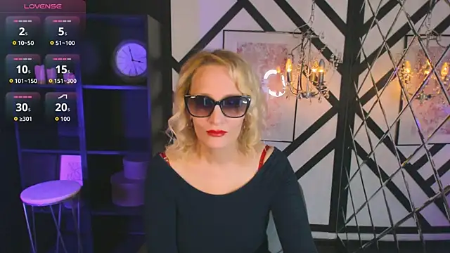 Queen Anna  online show from 05/21/26, 05:58