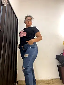 Nadia-melej online show from 11/25/25, 05:35