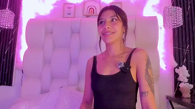 MelodiLovee  online show from 04/28/26, 04:45