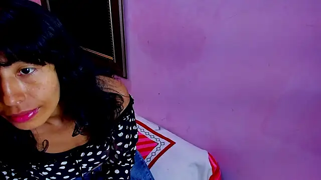 karolinee 66  online show from 10/19/25, 02:40