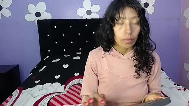 karolinee 66  online show from 02/27/26, 04:23