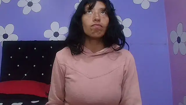 karolinee 66  online show from 03/04/26, 04:18