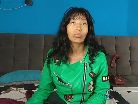 karolinee 66  online show from 03/19/26, 04:16