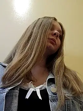 Snapshot of Ekaterina27 chatting on 02/28/25, 07:03 Ekaterina27 online show from 02/28/25, 07:03