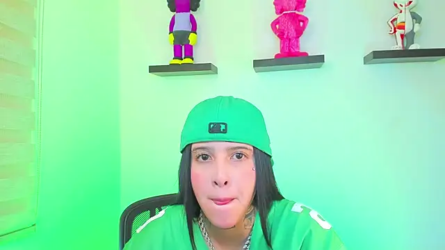 Gangster Girl online show from 12/14/24, 02:23