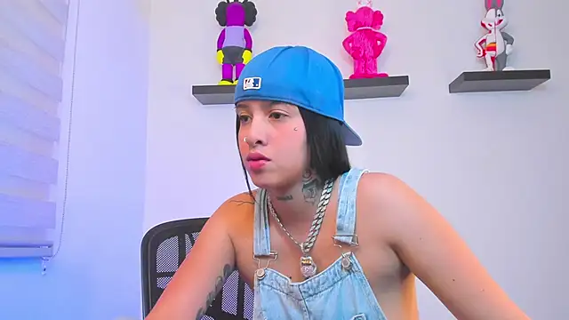 Gangster Girl online show from 12/17/24, 10:32