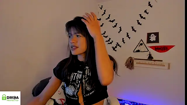 meganthompsonn22 online show from 10/06/25, 05:05