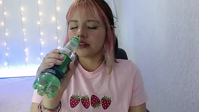 Snapshot of mixie_cute chatting on 12/01/24, 11:25 mixie cute online show from 12/01/24, 11:25