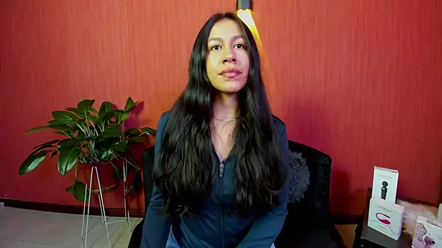 EmiGomez  online show from 05/08/26, 02:22