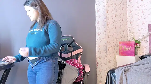 AvrillThomas online show from 10/13/25, 03:34