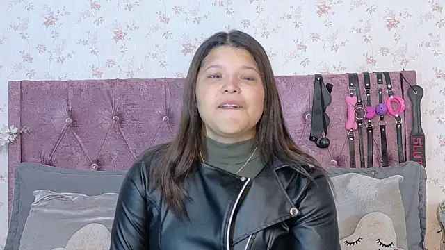 AvrillThomas online show from 10/15/25, 02:06