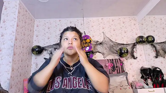 AvrillThomas online show from 10/23/25, 03:33