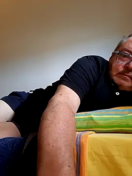 Snapshot of bluangelo chatting on 09/17/25, 12:18 bluangelo online show from 09/17/25, 12:18