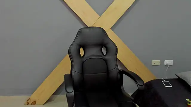 Snapshot of jamesinked_ chatting on 12/18/24, 05:21 jamesinked  online show from 12/18/24, 05:21