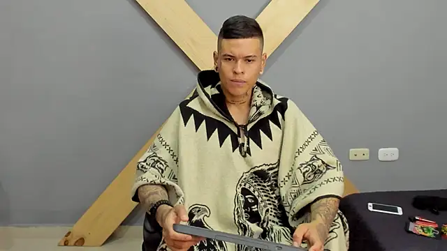 Snapshot of jamesinked_ chatting on 12/19/24, 02:13 jamesinked  online show from 12/19/24, 02:13