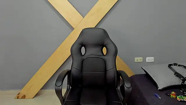 Snapshot of jamesinked_ chatting on 12/27/24, 03:37 jamesinked  online show from 12/27/24, 03:37