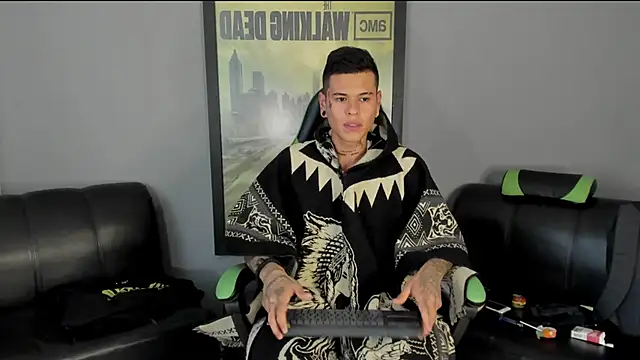 Snapshot of jamesinked_ chatting on 12/30/24, 07:21 jamesinked  online show from 12/30/24, 07:21