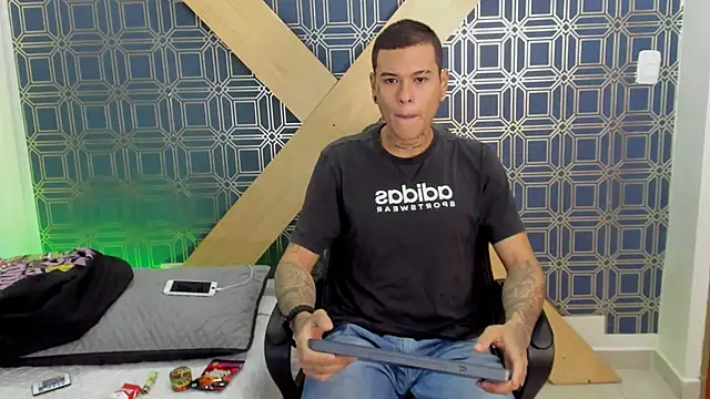 Snapshot of jamesinked_ chatting on 01/08/25, 02:14 jamesinked  online show from 01/08/25, 02:14