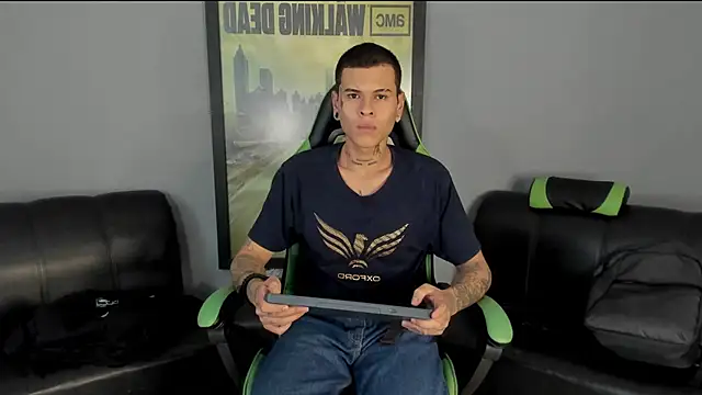 Snapshot of jamesinked_ chatting on 01/11/25, 06:54 jamesinked  online show from 01/11/25, 06:54