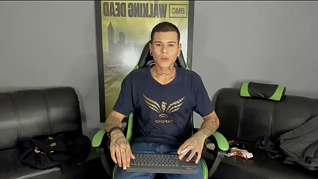 Snapshot of jamesinked_ chatting on 01/12/25, 02:24 jamesinked  online show from 01/12/25, 02:24