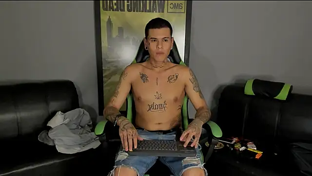 Snapshot of jamesinked_ chatting on 01/14/25, 02:19 jamesinked  online show from 01/14/25, 02:19