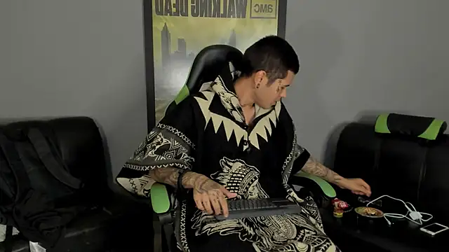 Snapshot of jamesinked_ chatting on 02/05/25, 01:58 jamesinked  online show from 02/05/25, 01:58