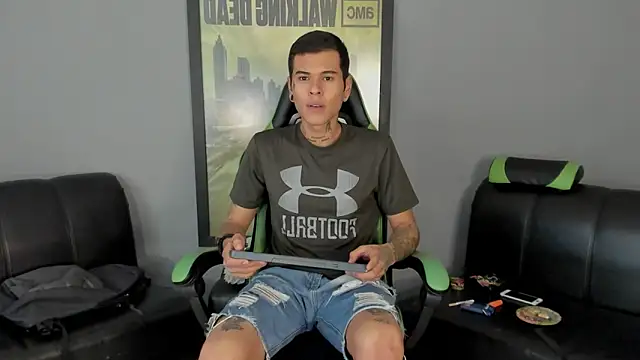 Snapshot of jamesinked_ chatting on 02/11/25, 05:40 jamesinked  online show from 02/11/25, 05:40