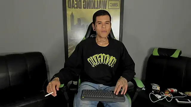 Snapshot of jamesinked_ chatting on 02/14/25, 04:58 jamesinked  online show from 02/14/25, 04:58