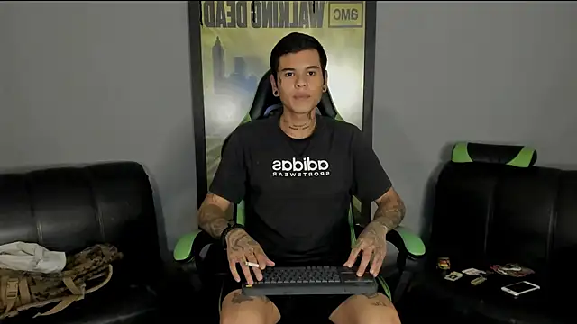 Snapshot of jamesinked_ chatting on 03/04/25, 04:38 jamesinked  online show from 03/04/25, 04:38