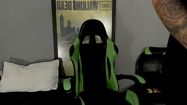 Snapshot of jamesinked_ chatting on 03/13/25, 08:22 jamesinked  online show from 03/13/25, 08:22