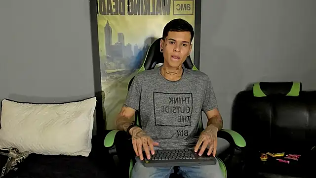 Snapshot of jamesinked_ chatting on 03/23/25, 02:04 jamesinked  online show from 03/23/25, 02:04