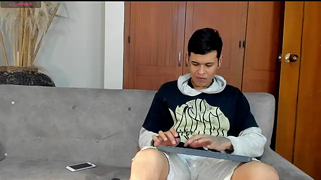 Snapshot of jamesinked_ chatting on 10/28/25, 01:20 jamesinked  online show from 10/28/25, 01:20