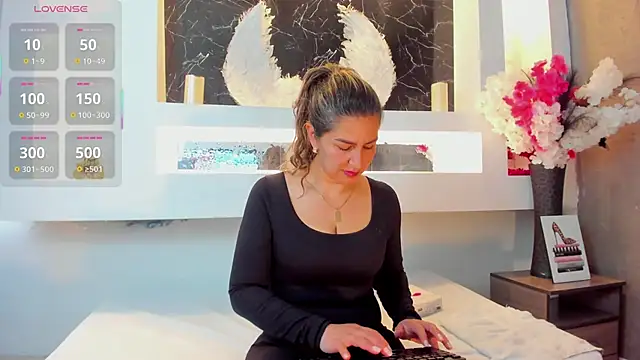 Cinthya mjs online show from 10/25/25, 12:13