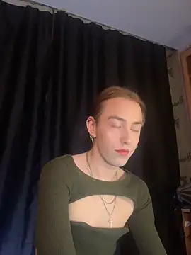 Avril Pearly  online show from 02/05/25, 07:53