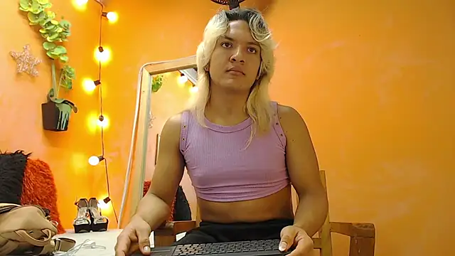 Snapshot of aslyhernandez_7 chatting on 01/15/25, 11:21 aslyhernandez 7 online show from 01/15/25, 11:21