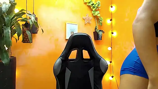 Snapshot of aslyhernandez_7 chatting on 01/27/25, 11:22 aslyhernandez 7 online show from 01/27/25, 11:22