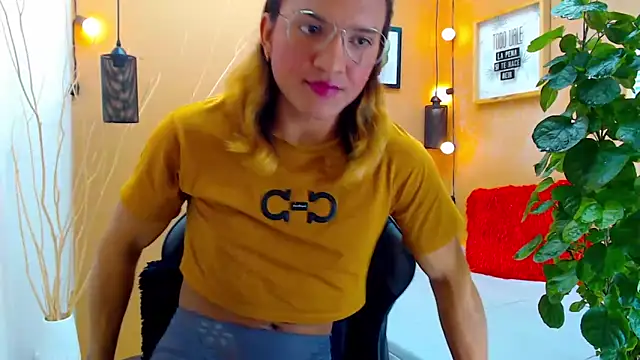 Snapshot of aslyhernandez_7 chatting on 09/19/25, 12:06 aslyhernandez 7 online show from 09/19/25, 12:06