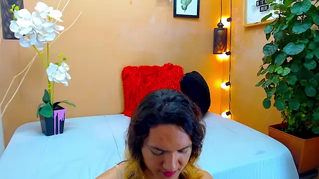 Snapshot of aslyhernandez_7 chatting on 10/17/25, 01:35 aslyhernandez 7 online show from 10/17/25, 01:35