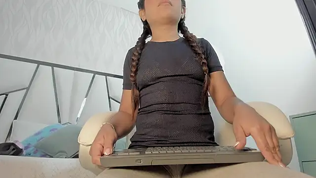 Victoriaa millers online show from 03/13/26, 07:09